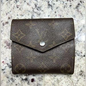LV WALLET IN EUC…very little rubbing on corner